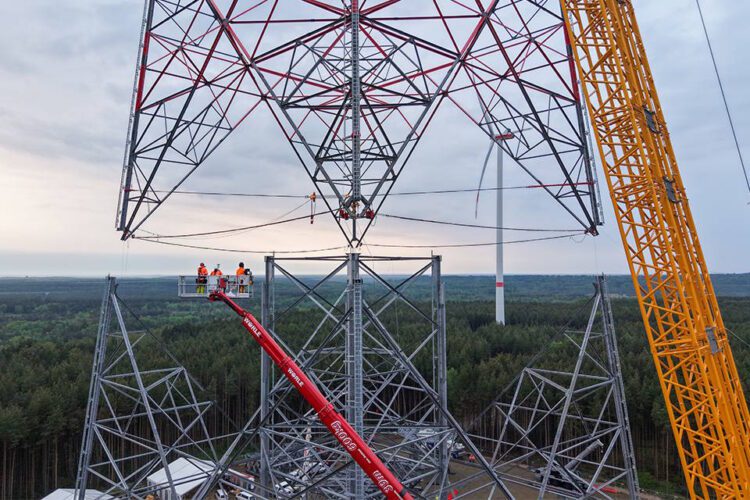 Gicon high altitude wind turbine installation 3 750x500 1